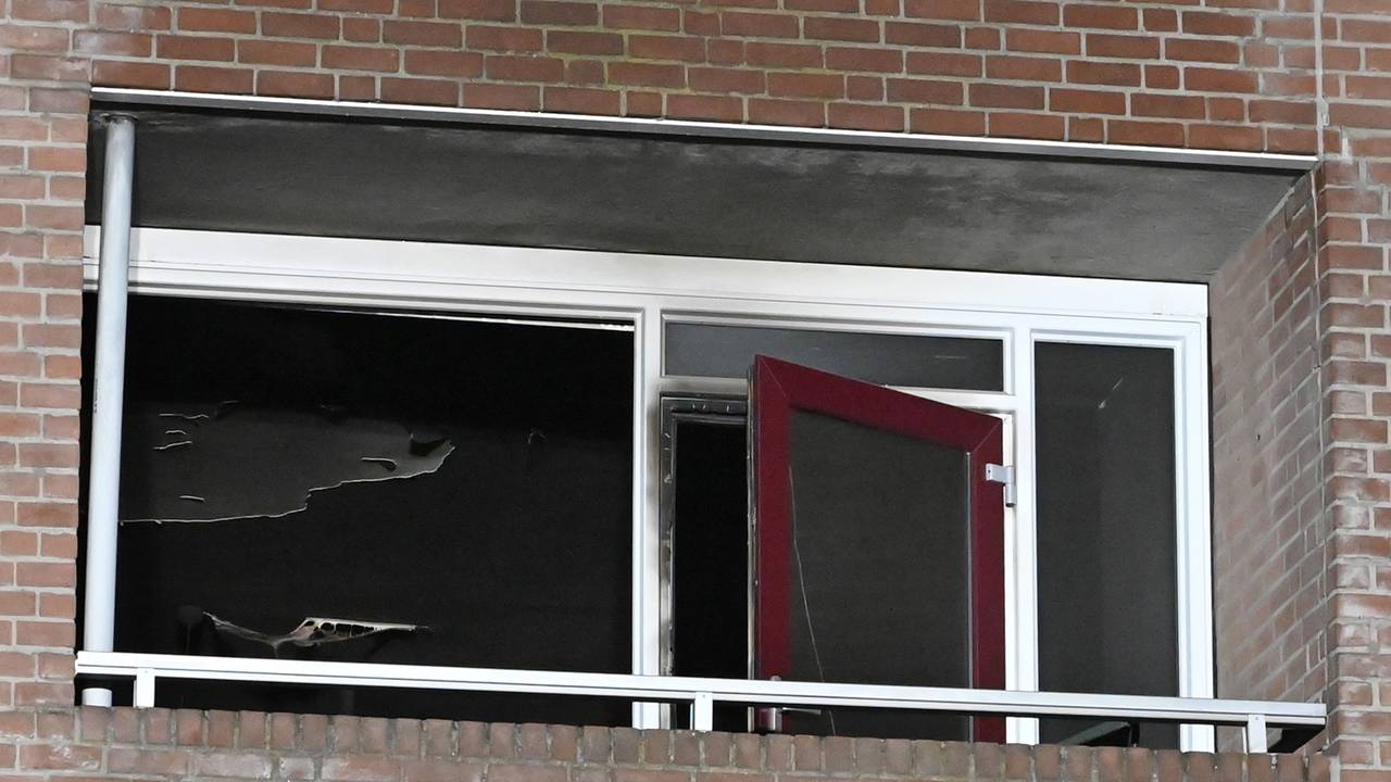 Het balkon is geblakerd (foto: Perry Roovers/SQ Vision).