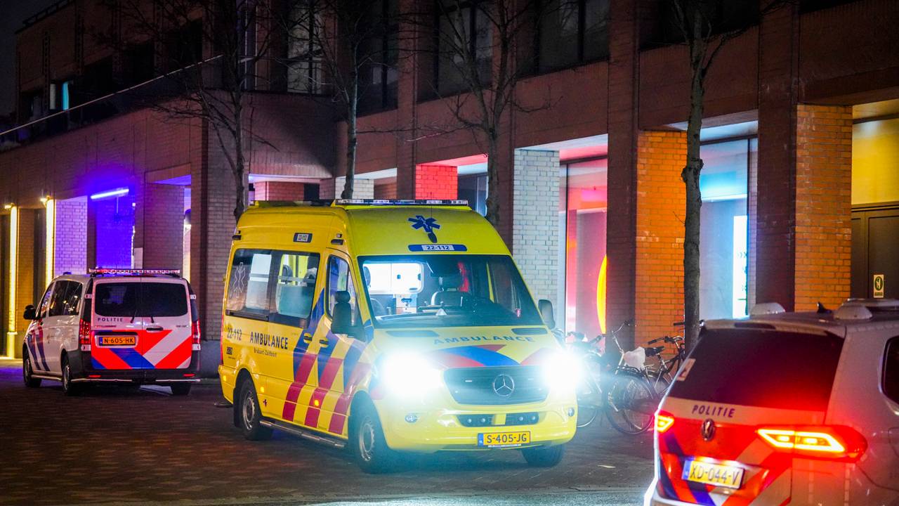Politie en ambulance paraat bij de Q-Park in hartje Eindhoven (foto: SQ Vision).