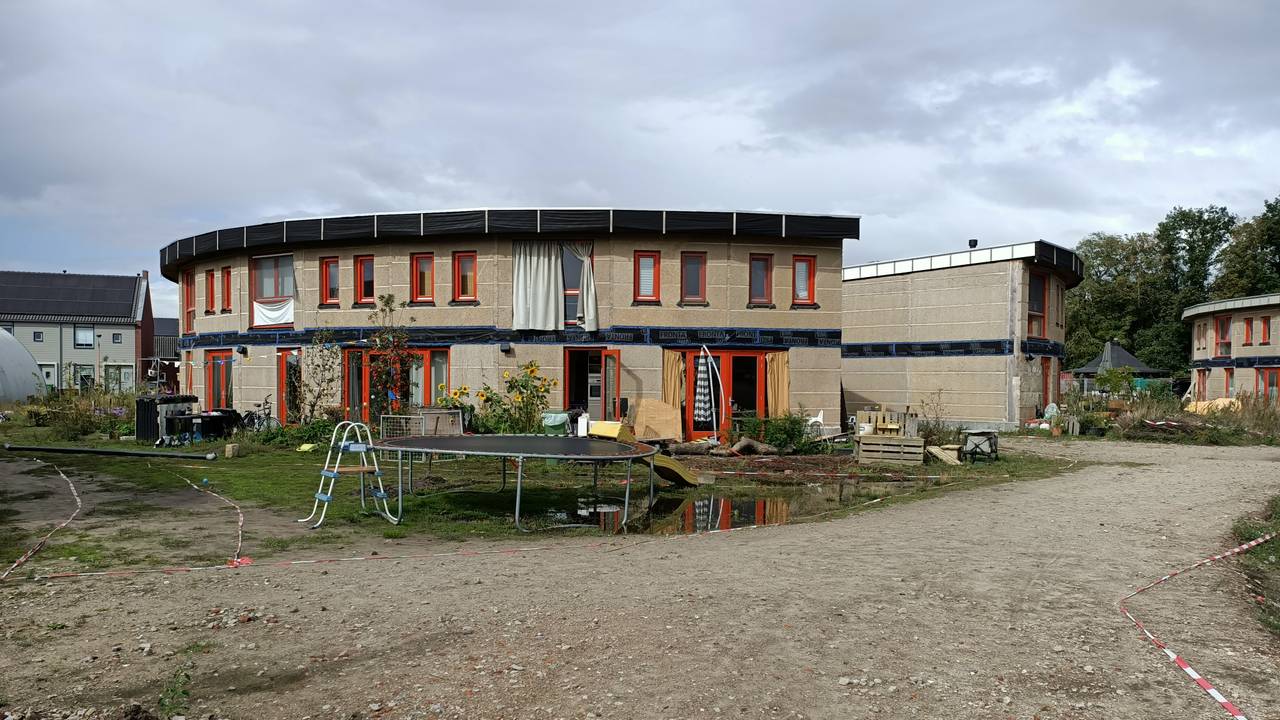 Een van de wooncirkels in het Ecodorp