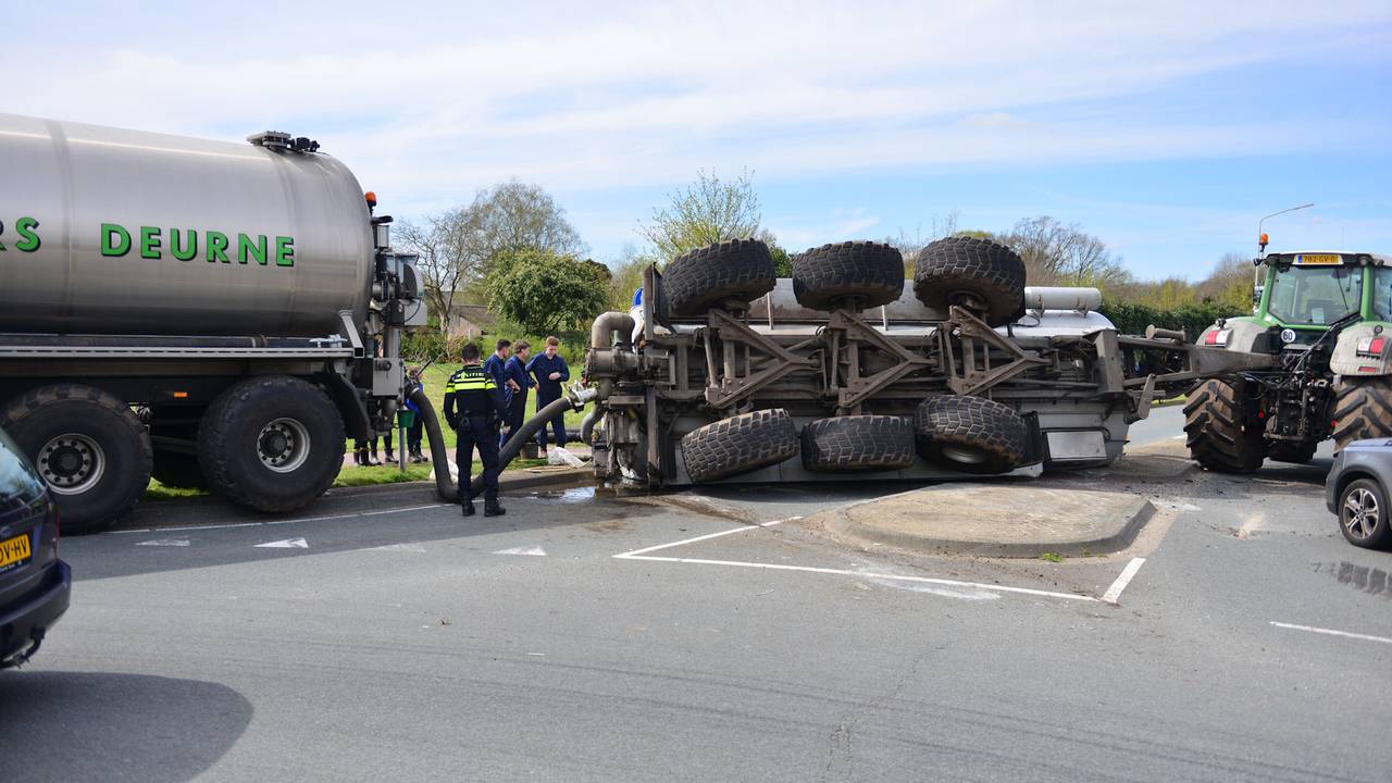 Het ging mis op de Ampèrestraat in Deurne (foto: Walter van Bussel/SQ Vision).