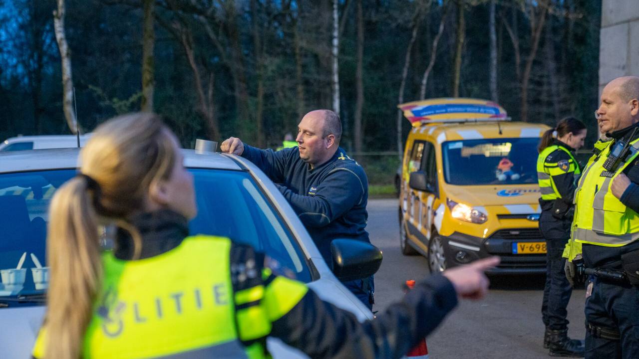 De verkeerscontrole vond plaats op het terrein van Rijkswaterstaat tussen Geldrop en Heeze (foto: Dave Hendriks/SQ Vision).
