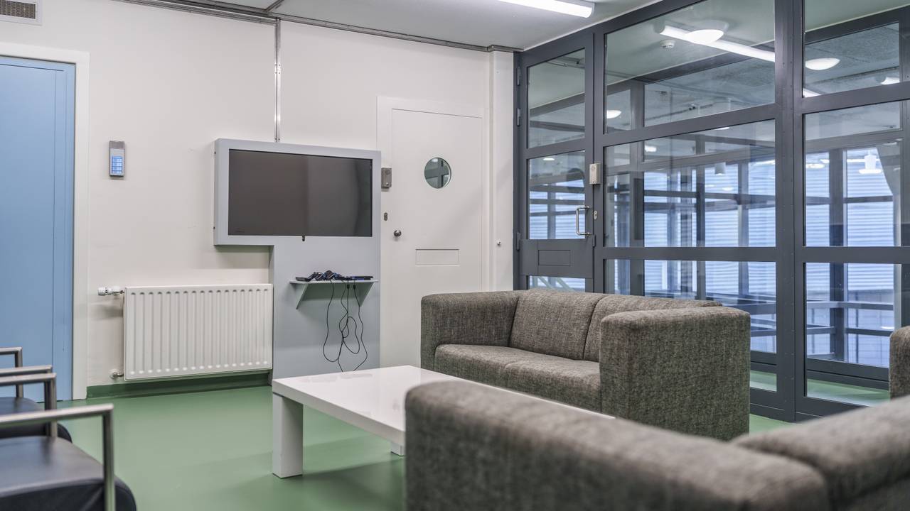 Huiskamer in de EBI (foto: Dienst Justitiële Inrichtingen DJI). 