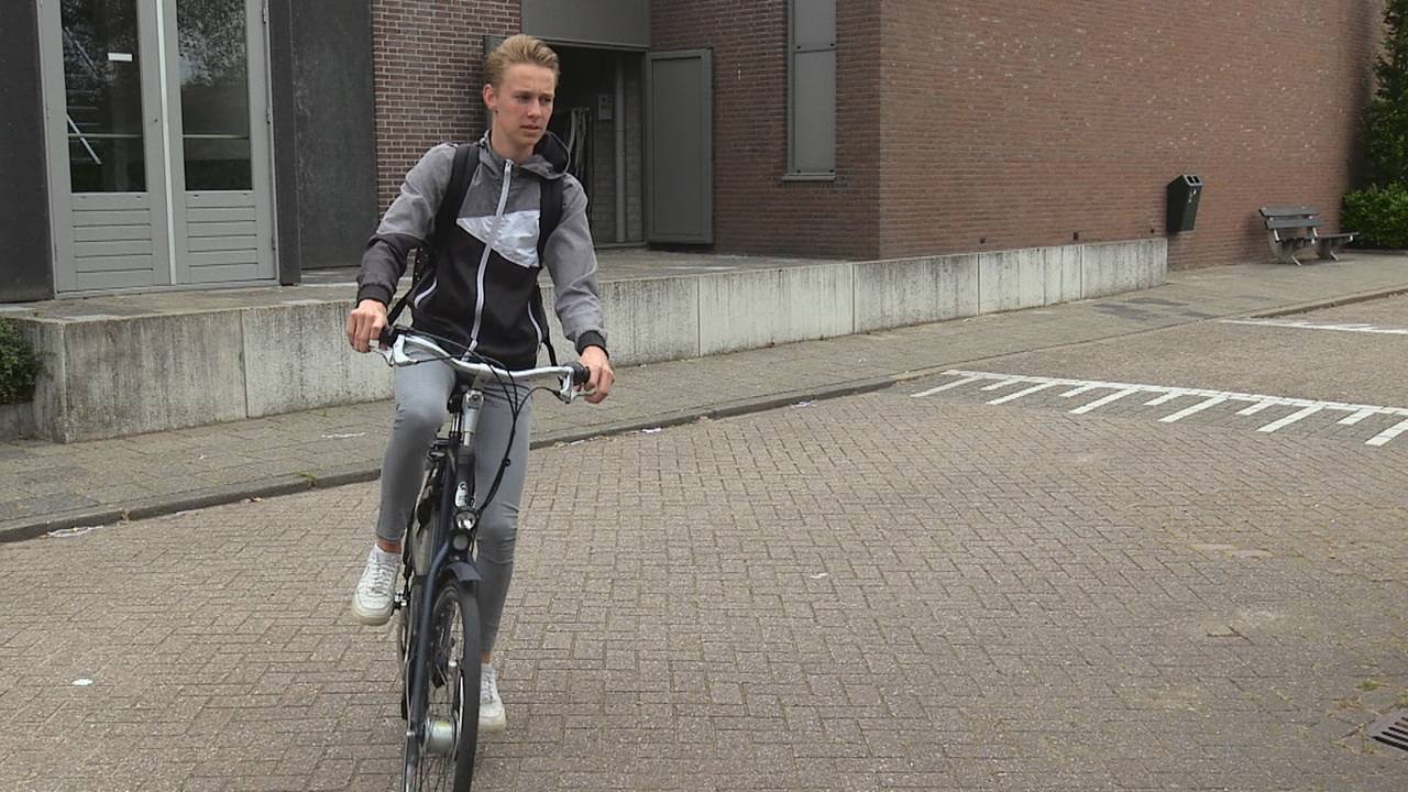 Schoolverlatersopstand tegen 'diploma uitreiking als McDrive Scholen pakken uit met alternatieve diploma uitreikingen