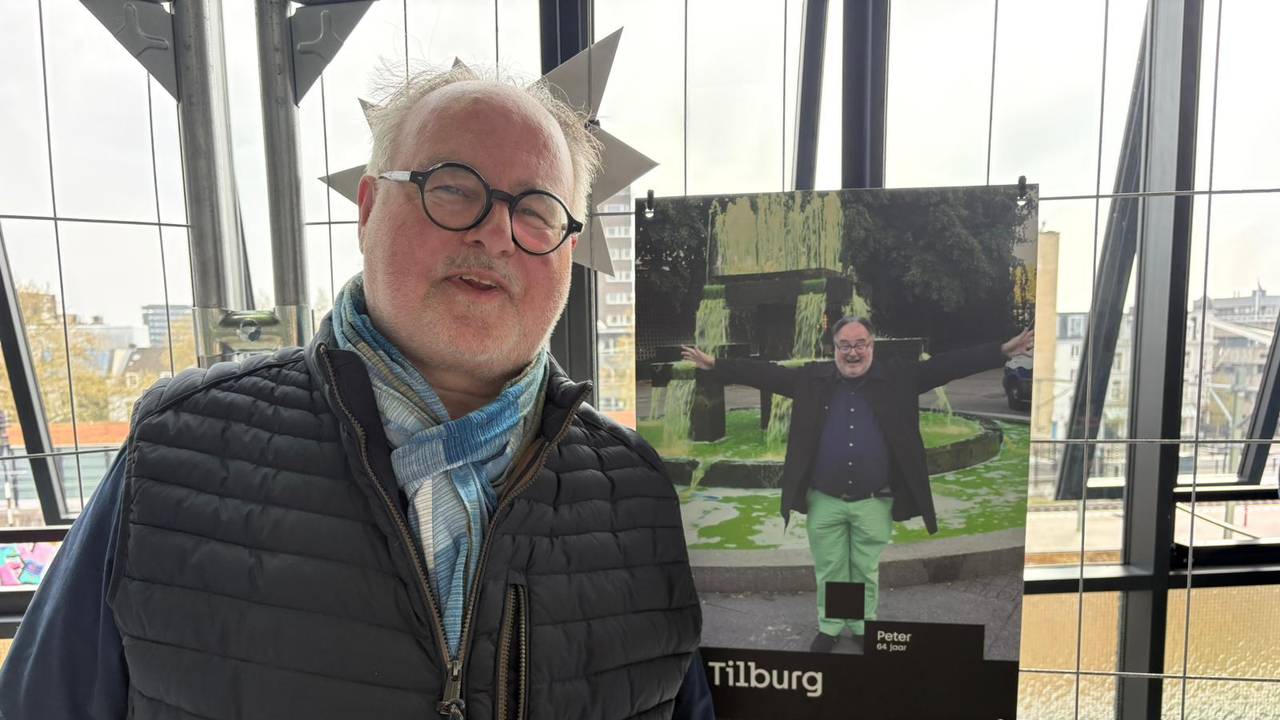 Peter stuurde een foto van zichzelf bij de Hertog Jan fontein in (foto: Pieter Soethout).