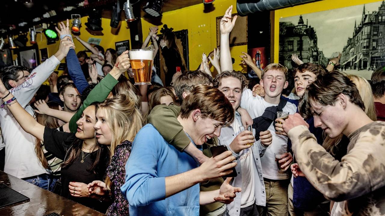 Archieffoto van feestende jongeren (foto: ANP).