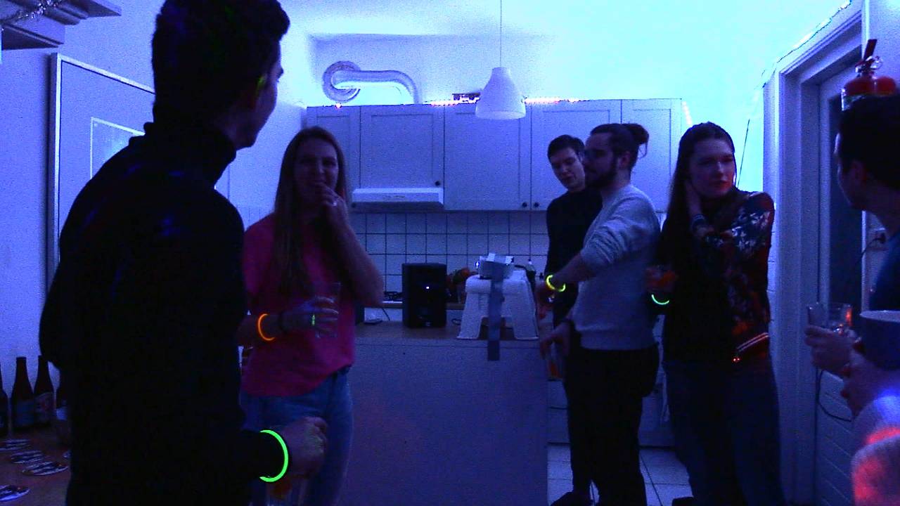 Studenten kunnen thuis feesten dankzij bierpakketten van Joshua.