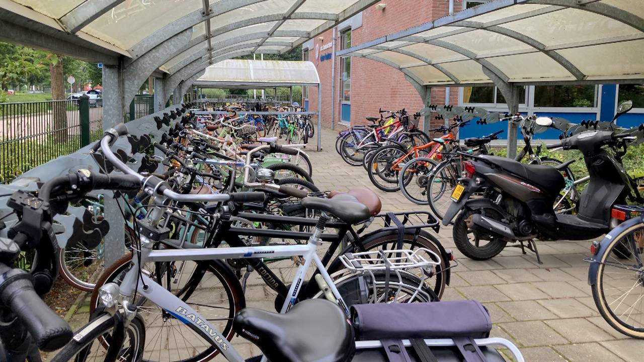 Fietsen bij basisschool Eben Haezer Woudrichem 