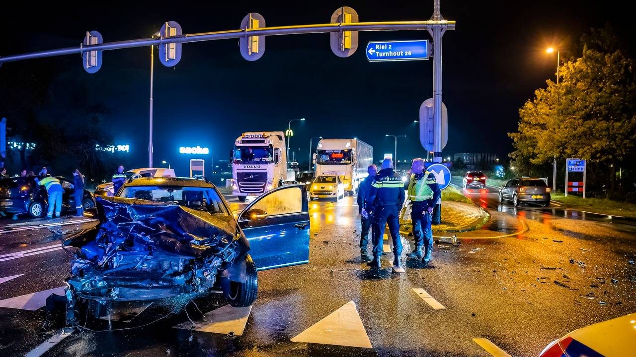 De auto lijkt total loss (foto: Jack Brekelmans/SQ Vision Mediaprodukties).