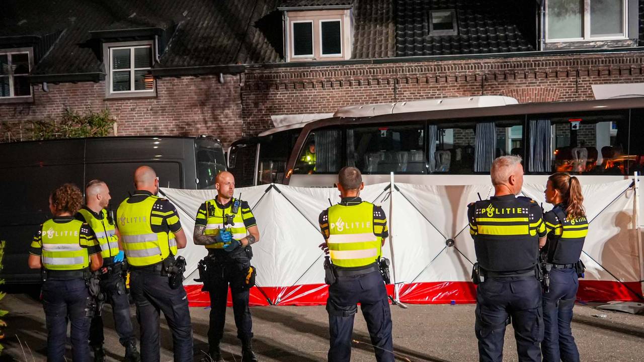 De plaats van de crash werd afgezet met schermen.