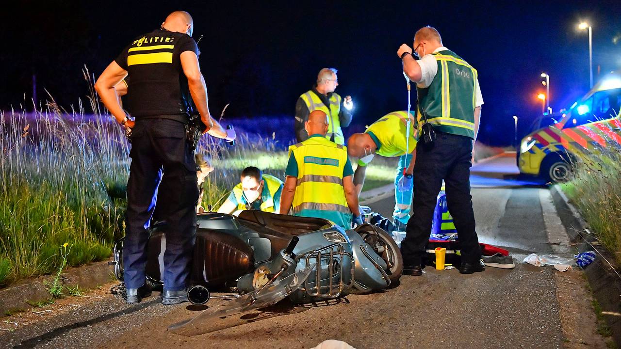 Scooterrijder zwaargewond na ongeluk in Veldhoven, traumaheli opgeroepen.