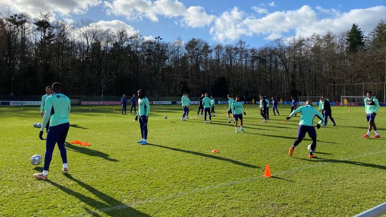 PSV-selectie traint in aanloop naar Vitesse-uit