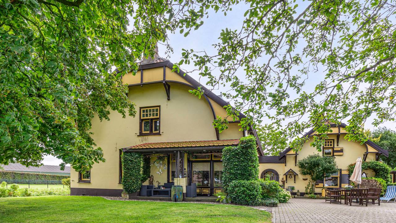 Het landhuis aan de Klundertseweg in Zevenbergen (foto: Bon Makelaardij).