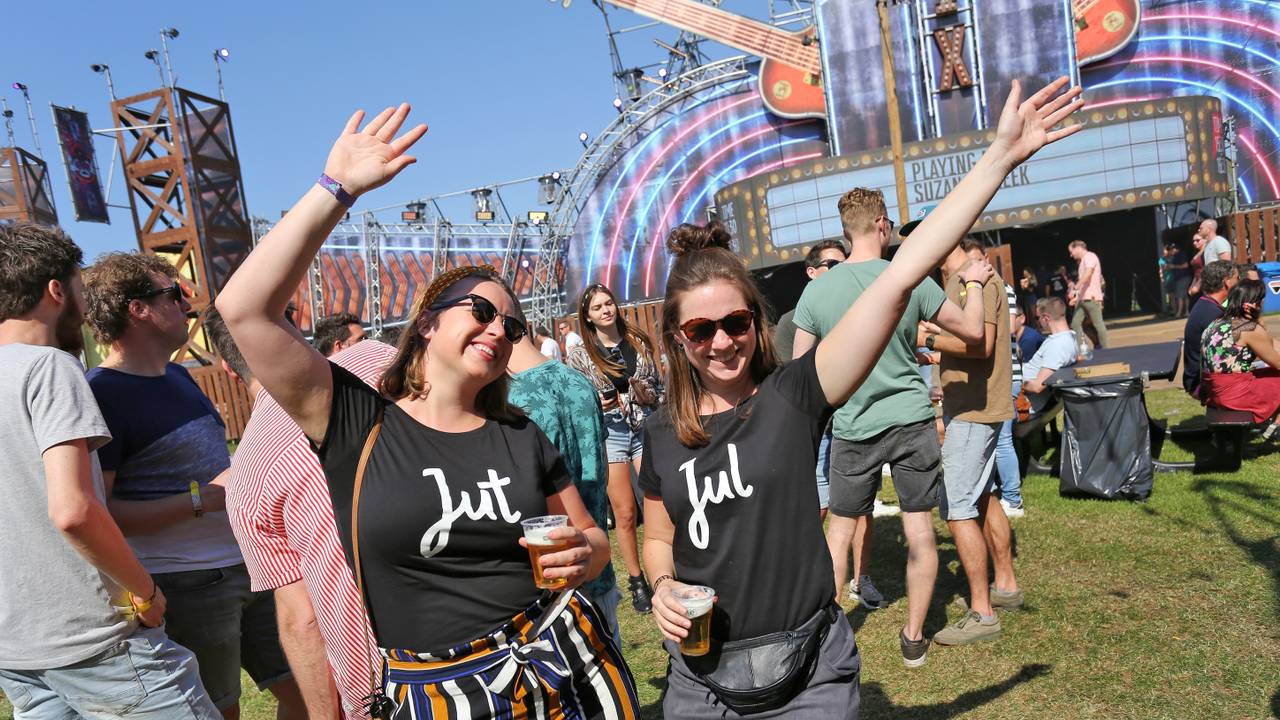 Festivals gaan door met voorbereiding, ondanks risico's van