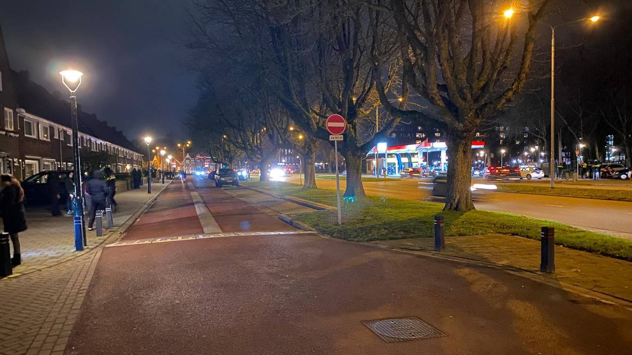Jongeren bij het tankstation in Den Bosch.