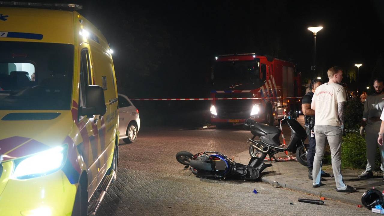 De scooterrijder raakte zwaargewond (foto: Erik Haverhals/Persbureau Heitink).