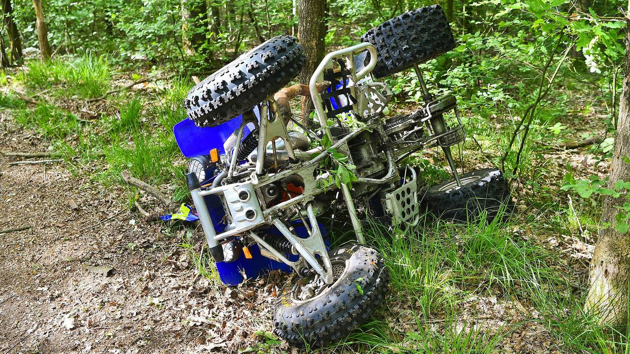 Het quadongeluk gebeurde in het bos tussen de Somerenseweg en de Sterkselseweg in Heeze (foto: Rico Vogels/SQ Vision).