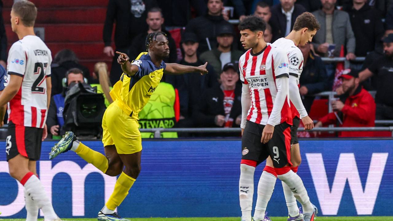 Promise David schiet Union Saint-Gilloise op voorsprong tegen PSV (foto: Ben Gal/Orange Pictures).