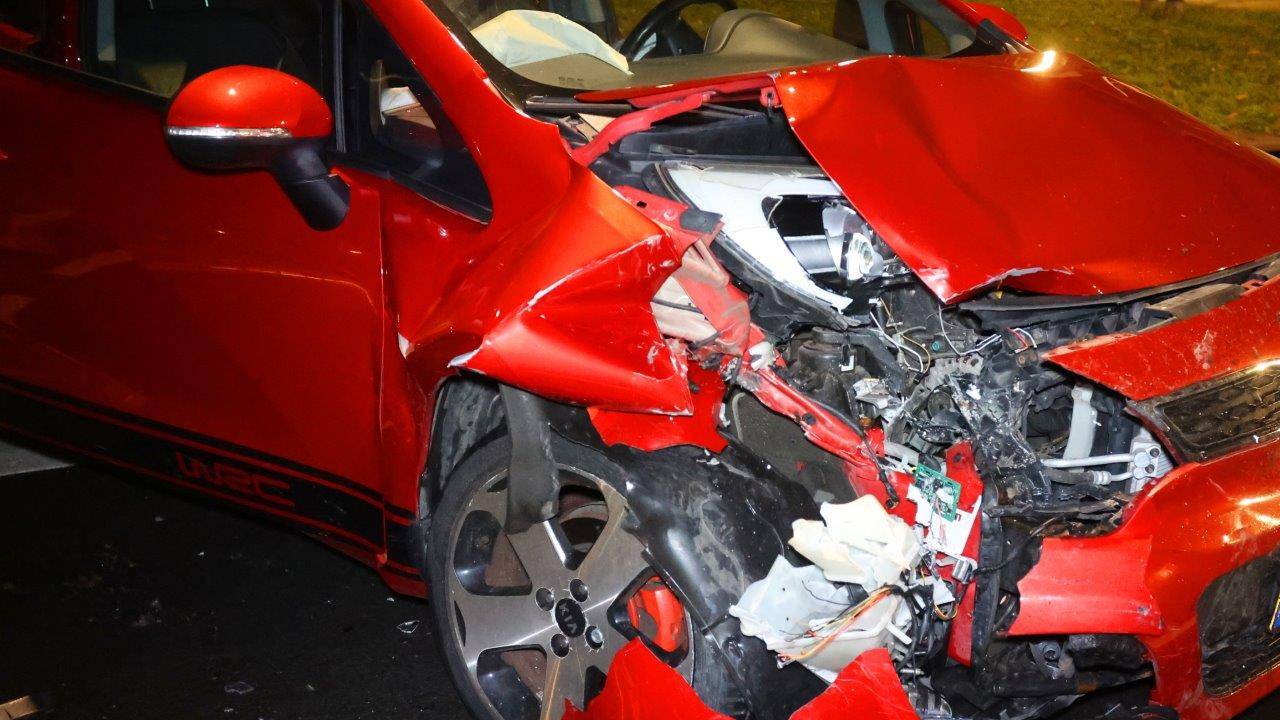 De schade aan de personenauto was groot (foto: Bart Meesters/Meesters Multi Media/SQ Vision).