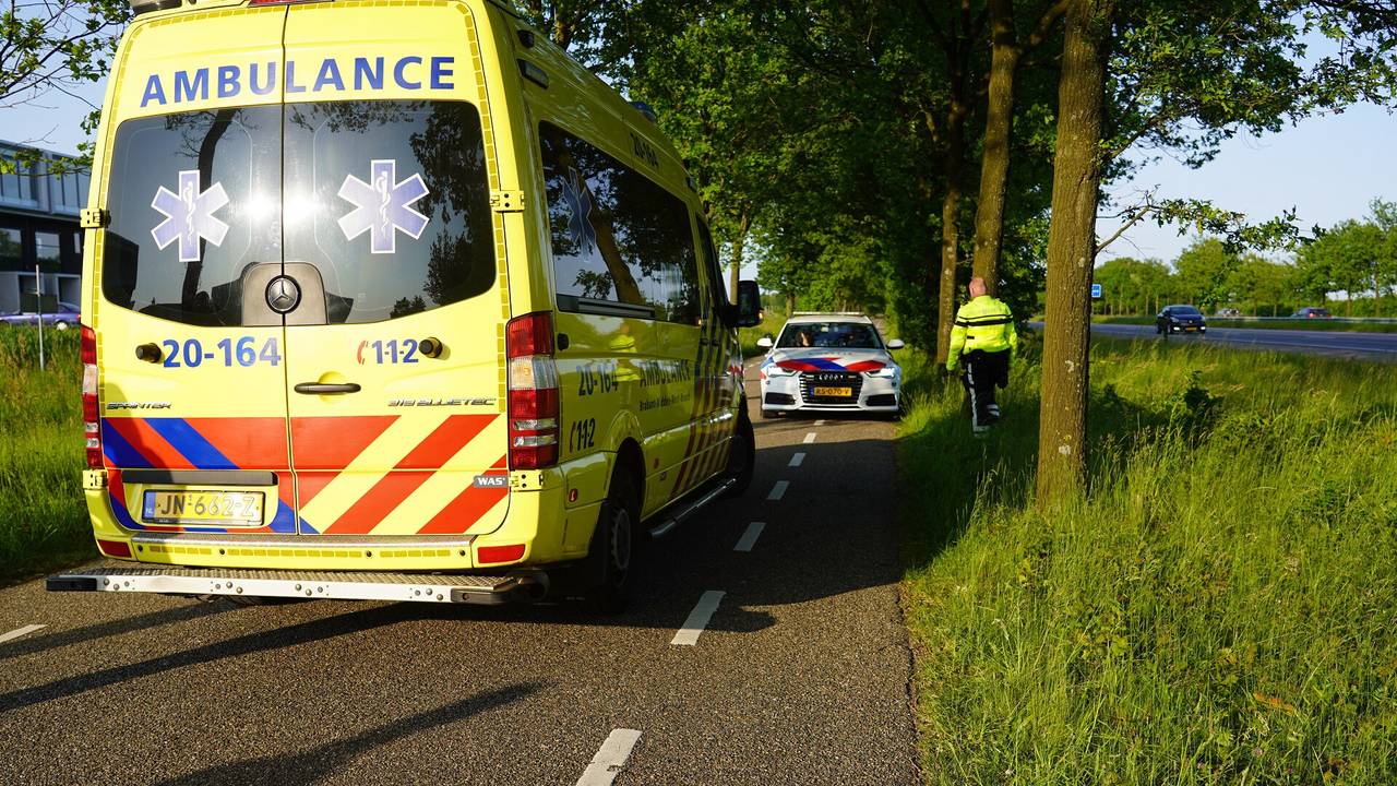 Politie en ambulance kwamen poolshoogte nemen (foto: Jeroen Stuve/SQ Vision).
