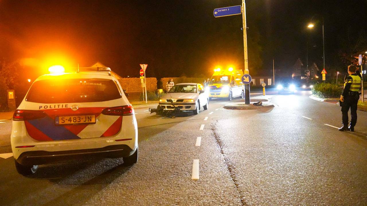 De aanrijding vond plaats op de Stiphoutse Dreef in Helmond (foto: Harrie Grijseels/SQ Vision).