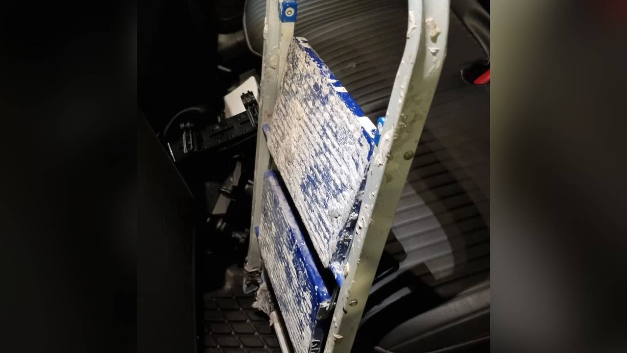 Het trapje waarmee een van de verdachten werd betrapt (foto: politie Breda-Zuid-West, Instagram).