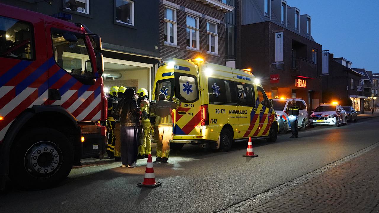 Onwel na inademen damp van schoonmaakmiddel (foto: Jeroen Stuve/SQ Vision).