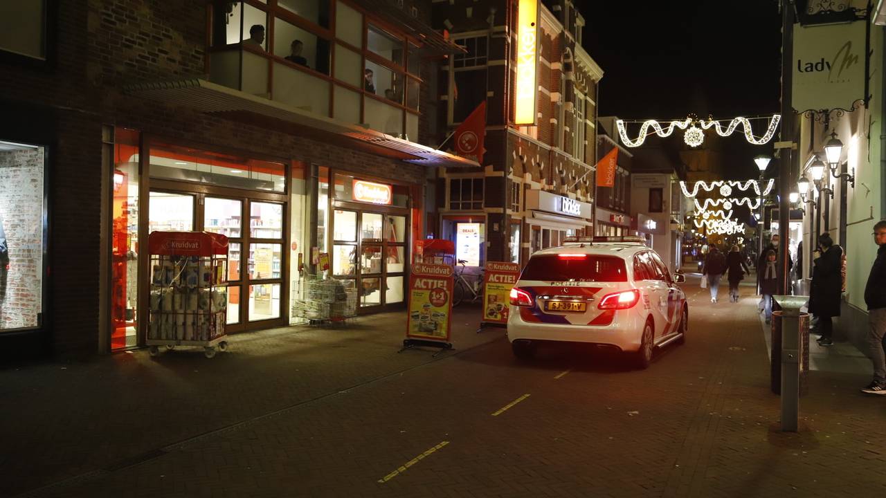 Gewapende overval op filiaal Kruidvat in Boxmeer, dader gaat er op de