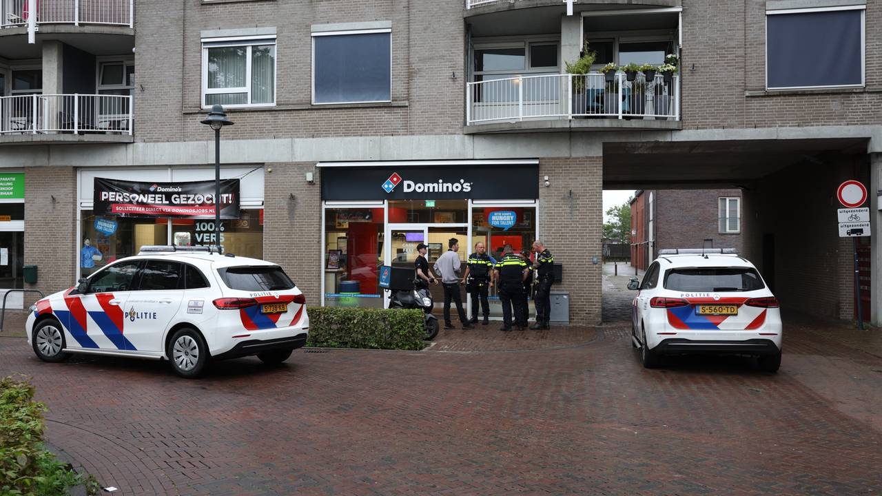 Politie-onderzoek na de steekpartij bij een pizzeria in Veghel (foto: Sander van Gils/SQ Vision).