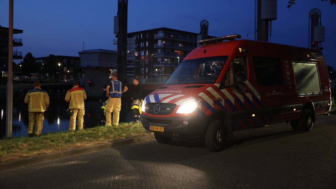 De waterkant in Son werd afgespeurd maar het dier in nood werd niet gevonden (foto: Sander van Gils/SQ Vision).