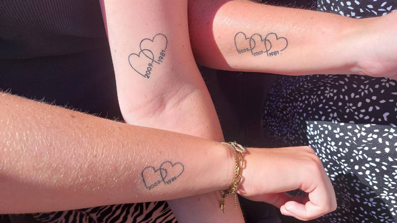 De tattoos van Loes, Liz en Tess (privéfoto).