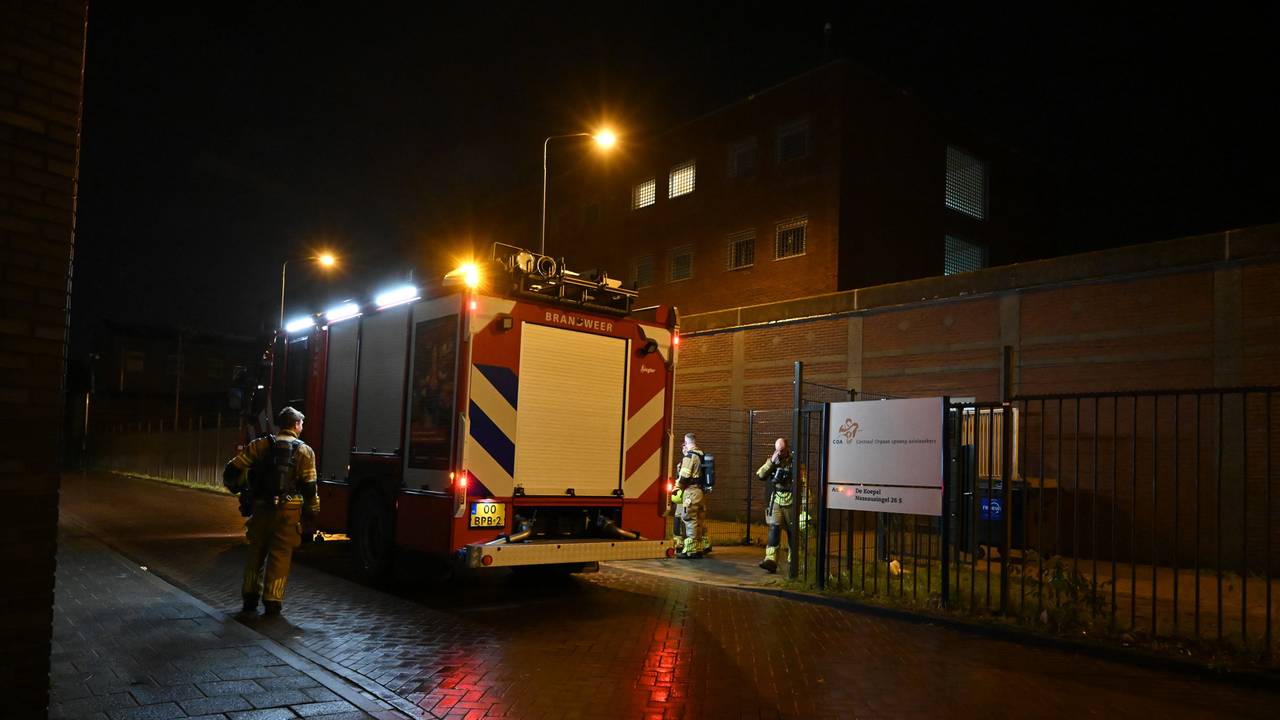 De brandweer bij De Koepel (foto: Perry Roovers/SQ Vision).