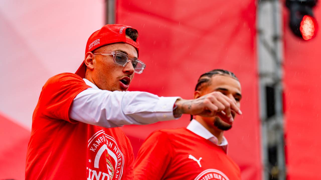 Noa Lang trad tijdens het kampioensfeest van PSV ook even op (foto: Orange Pictures).