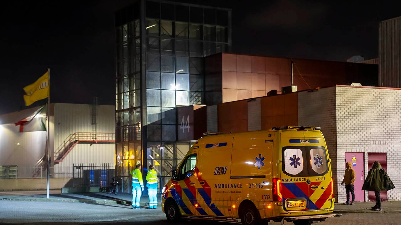 Er werd ook een ambulance gealarmeerd (foto: Gabor Heeres/SQ Vision Mediaprodukties).