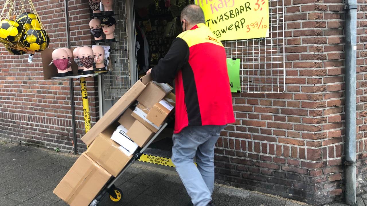 Black Friday zorgt voor topdrukte bij afhaalpunten.