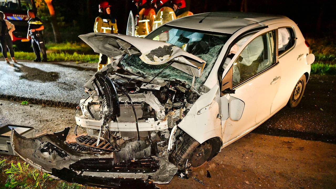 Automobiliste zwaargewond bij ongeluk: 'Brokstukken 30 meter weggeslingerd' - Vimarsana News