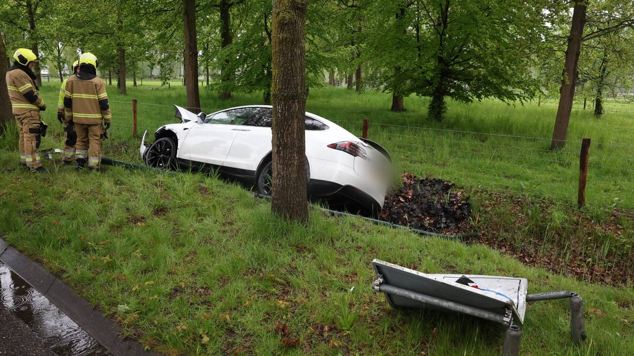 Nouvelles du 112 : la voiture se retrouve au fossé • la porte de l’avion est cassée