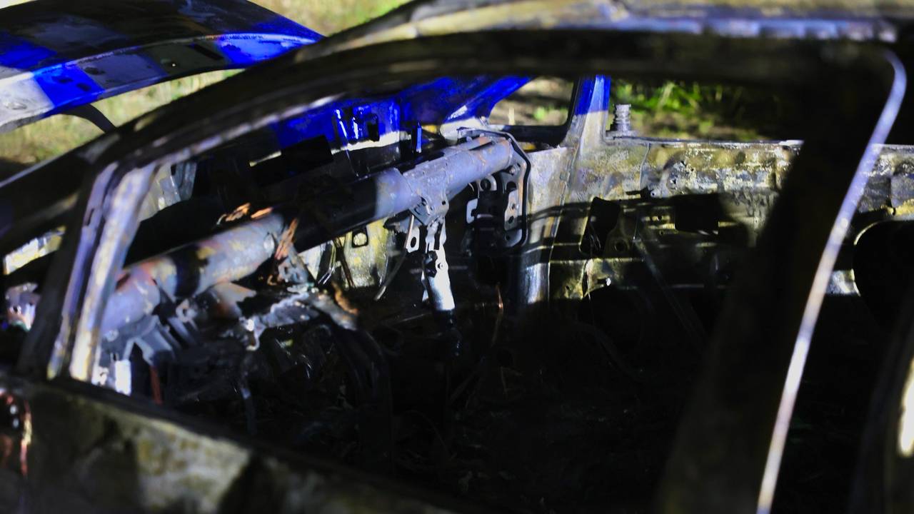 Van de auto bleef slechts een wrak over (foto: Sander van Gils/SQ Vision).