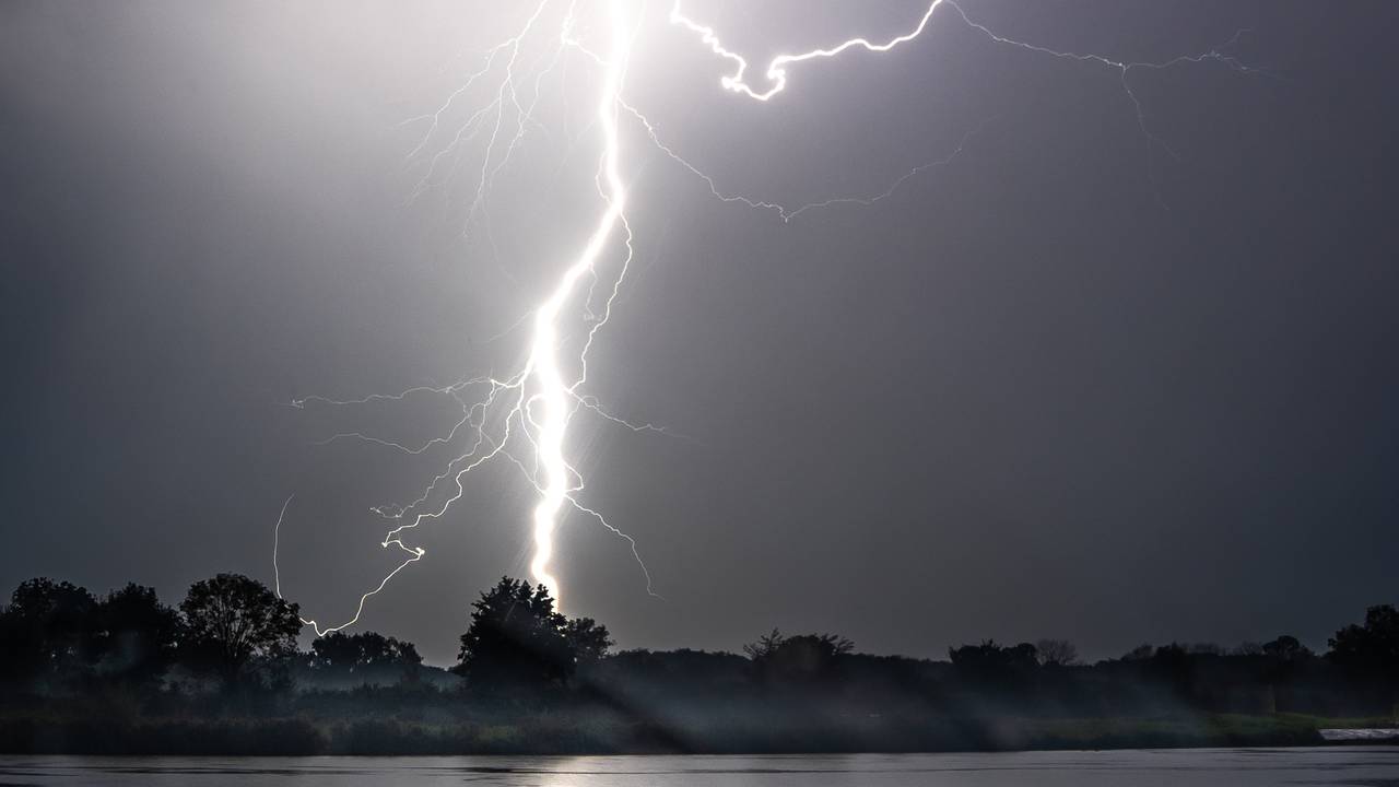 Waarschuwing Voor Regen En Onweer Met Wateroverlast, Na Deze Hitte ...