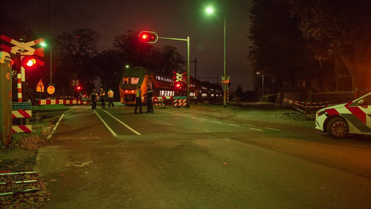 Car Crashes into Railway Barrier at Bergsebaan Level Crossing: Train Traffic Disrupted