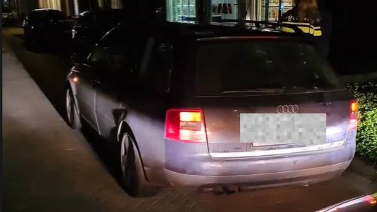 De 'spookauto' is in beslag genomen (foto: Instagram wijkagenten Waalwijk).