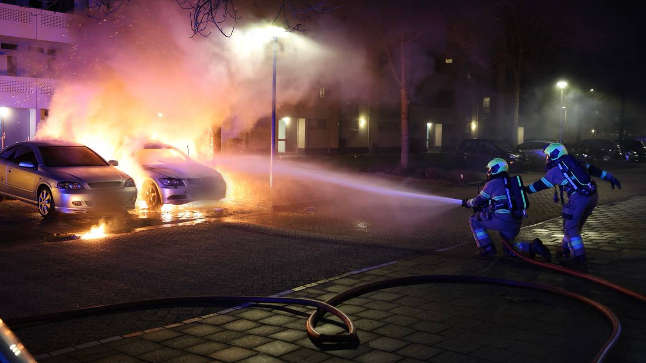 De brandweer probeerde te redden wat er te redden viel (foto: Sander van Gils/SQ Vision).
