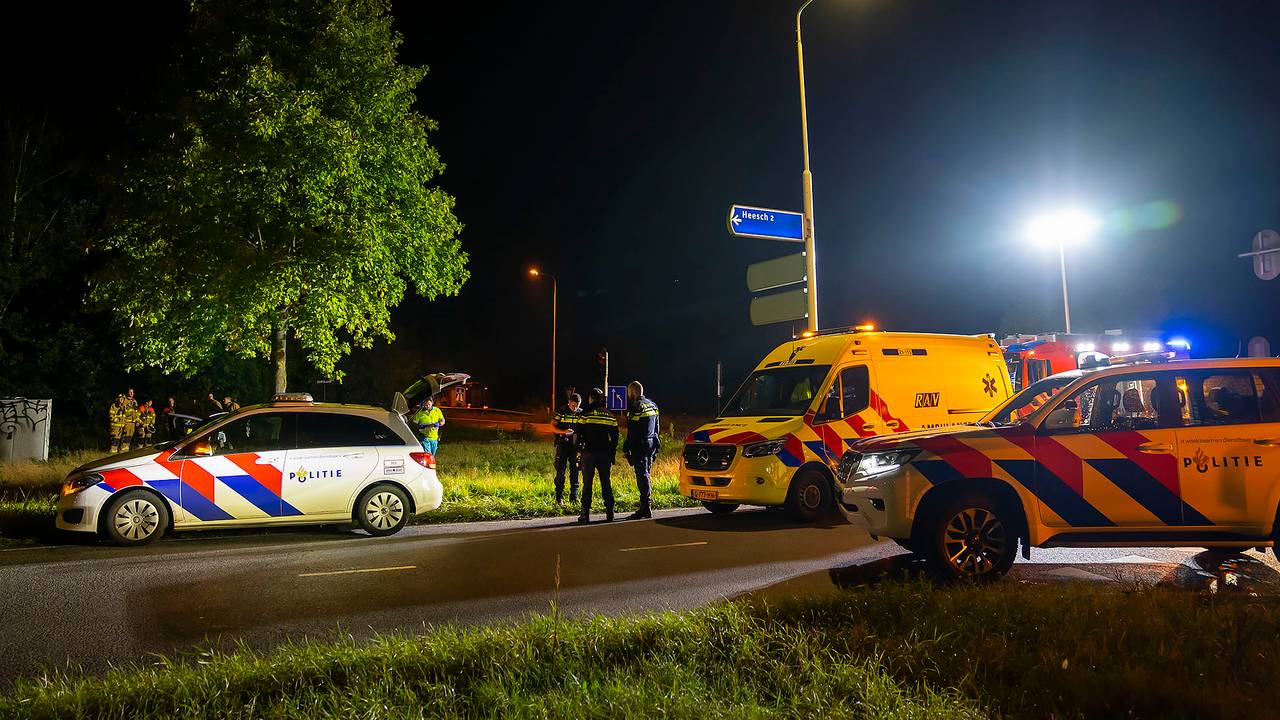 Vanwege het ongeluk bij de oprit naar de A59 werden diverse hulpverleners opgeroepen (foto: Gabor Heeres/SQ Vision).