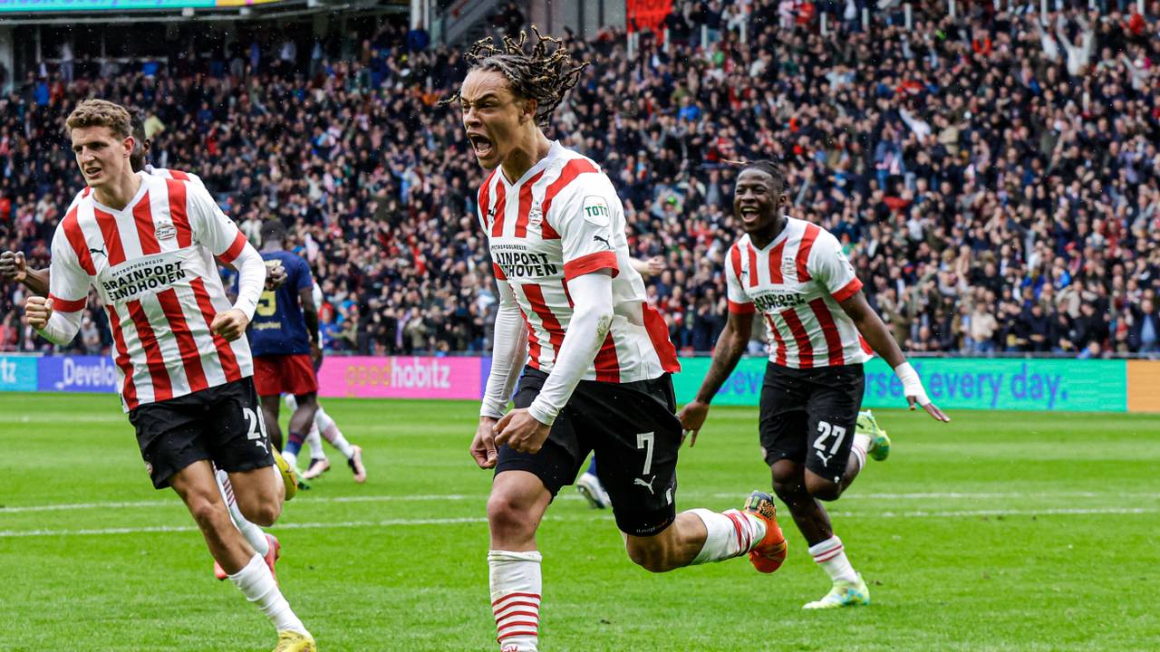 PSV beats Ajax for the third time this season, securing second place in the ranking