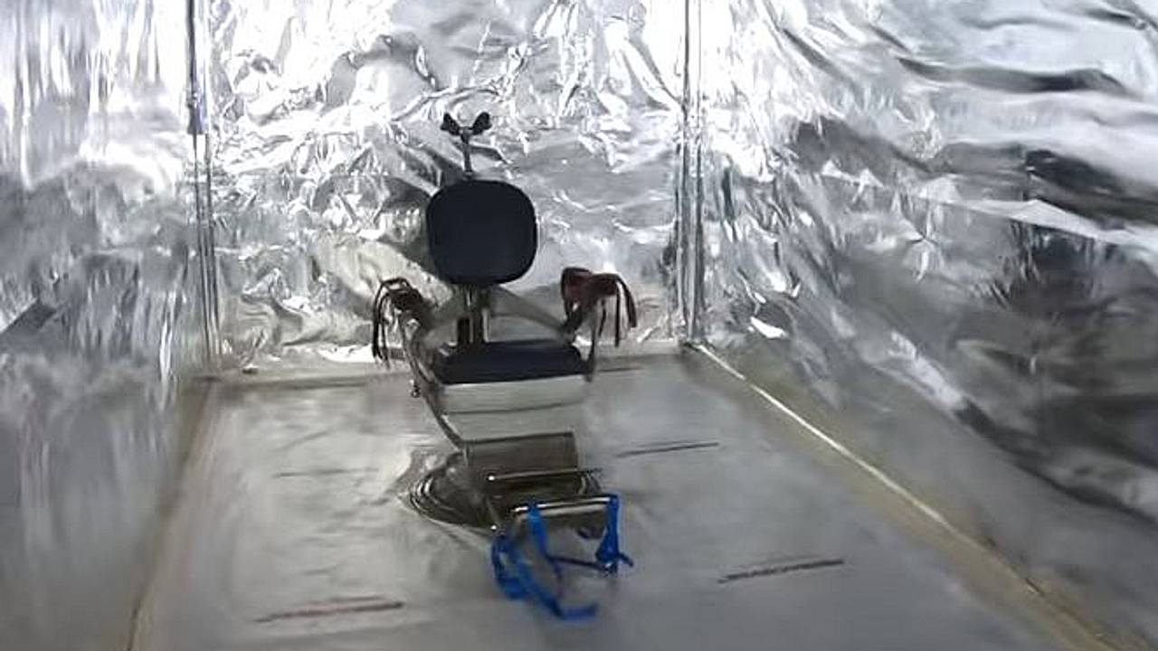 De martelkamer met tandartsstoel, misschien wel de nieuwsfoto van 2020 (foto: politie).