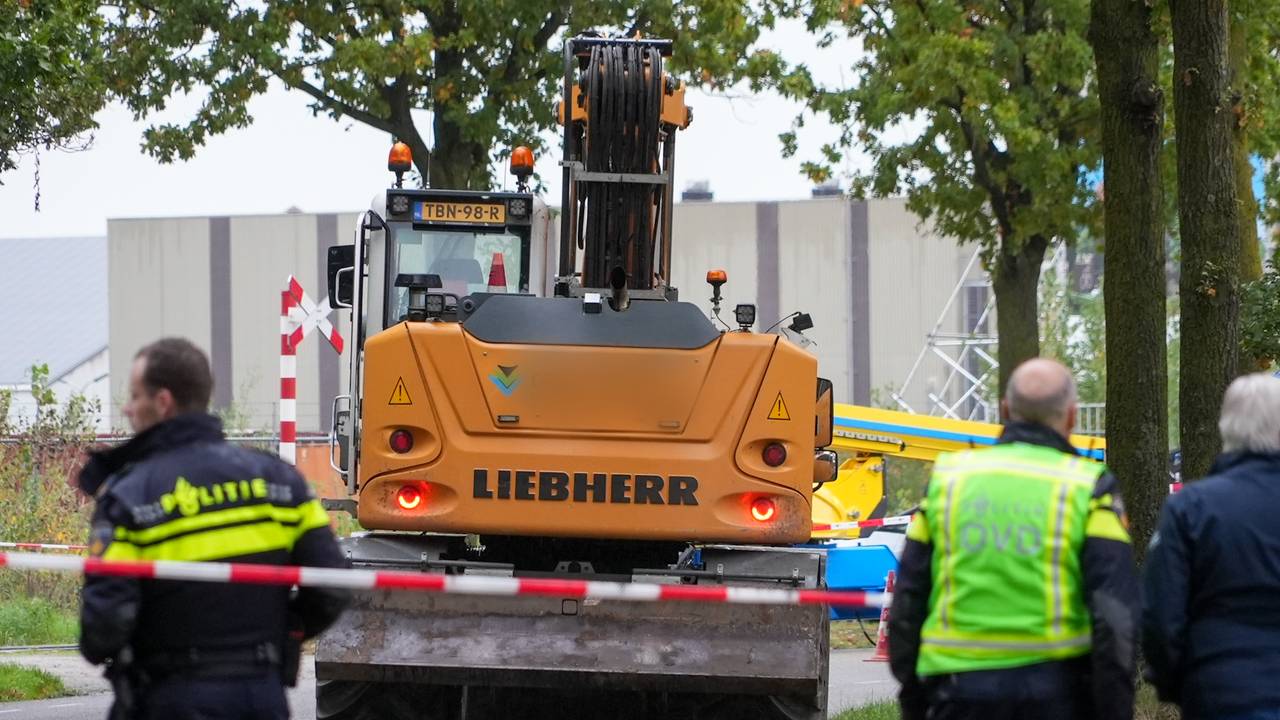Voetganger overleden na aanrijding door kraanwagen.