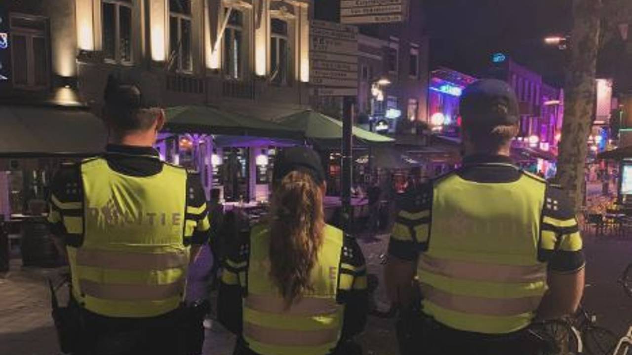 Agenten op het Stratumseind in Eindhoven (foto: Instagram politie Eindhoven).