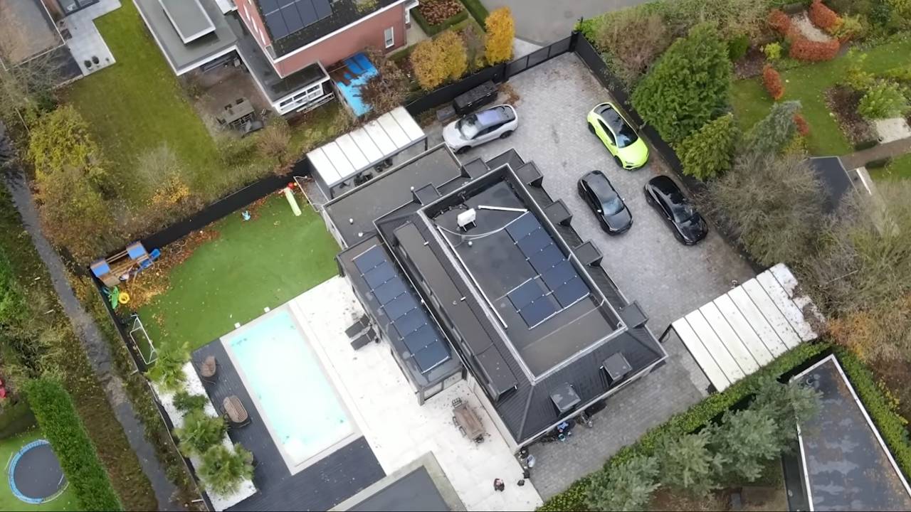 De villa van Mo Bicep in Breda (bron: YouTube Pure Luxe).