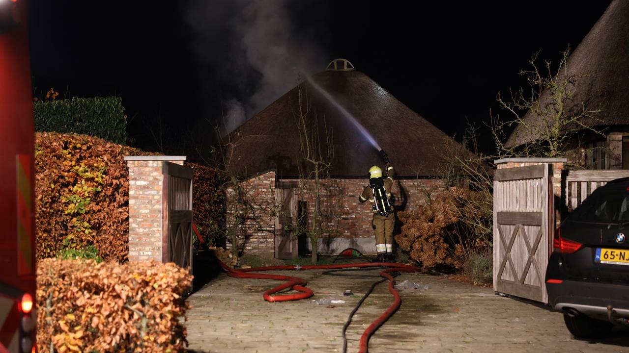 De brandweer in actie (foto: Sander van Gils/SQ Vision).