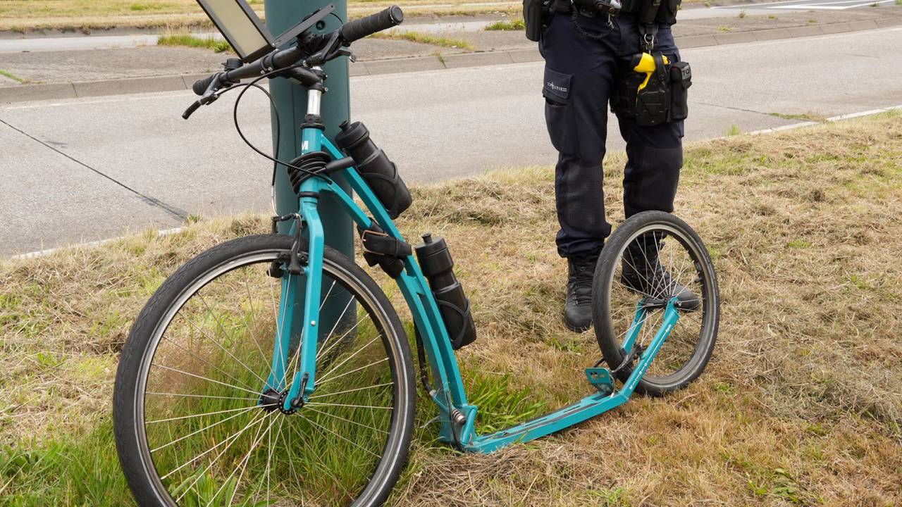 Step aangereden door auto.