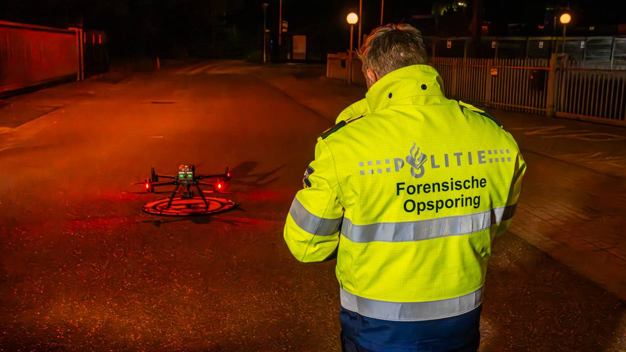 Bij de zoektocht naar de vermiste man wordt onder meer een drone ingezet (foto: Dave Hendriks/SQ Vision).